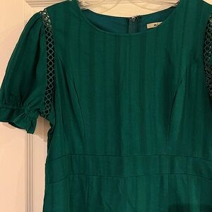 Short sleeve green dress